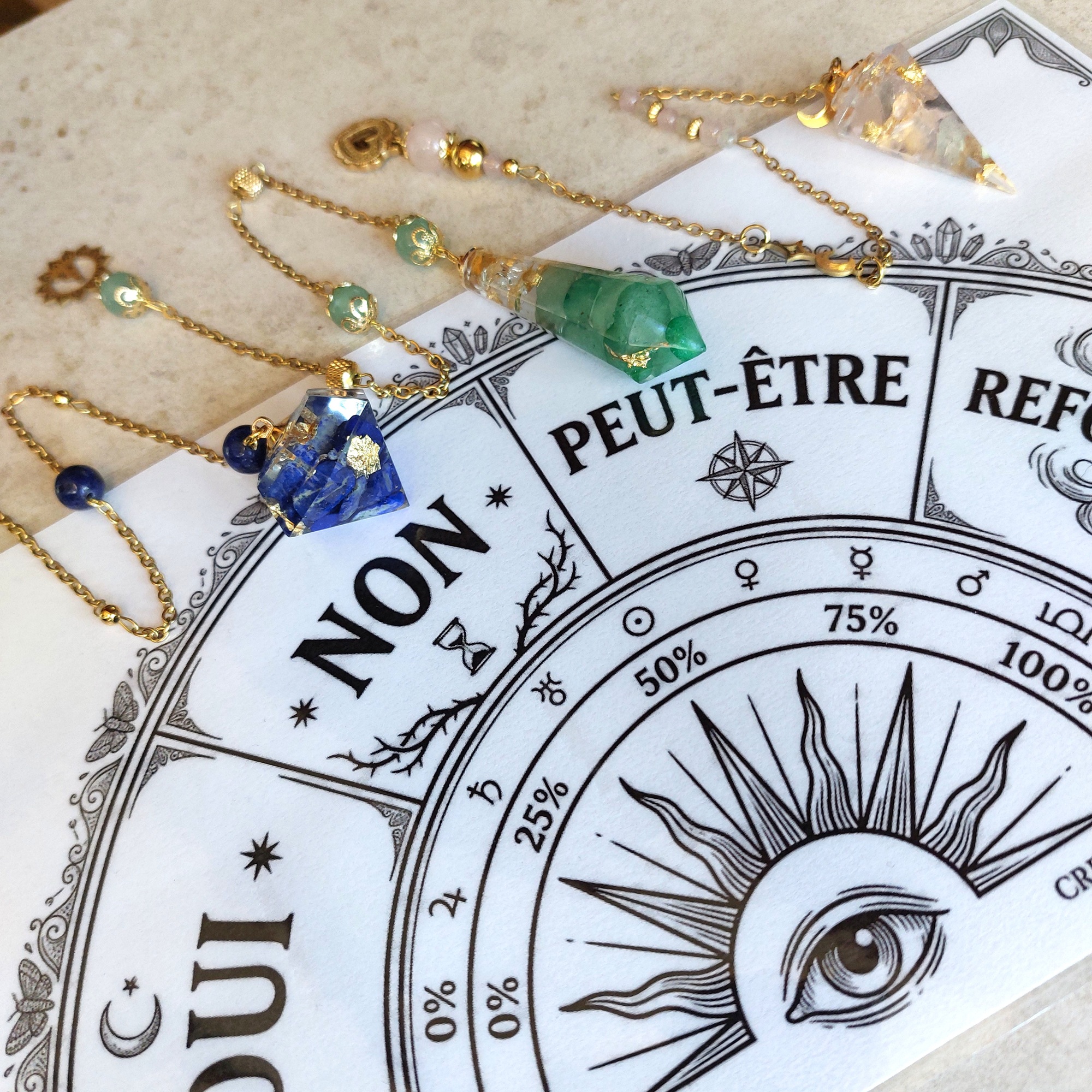 Pendule divinatoire personnalisé et planche de radiesthésie offerte